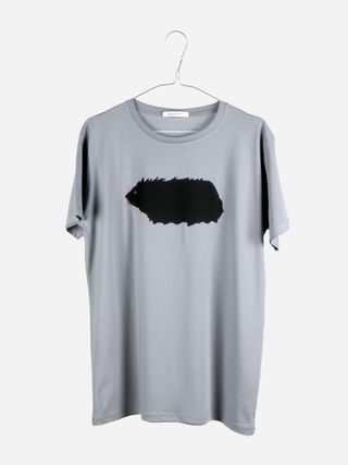 <h2>Black Beauty</h2><h3>airbag craftworks</h3>
<p>handmade silk screen printed in germany
on airbag craftworks' basic 01 tshirt - drawing by Moni Port<br />
100% cotton, black print on grey
<p>
<div class="shop_page"><a href="http://airbagcraftworks.com/en/shop/1189/A2-black-beauty-by-MONI-PORT"  target="blank"> → Kaufen</a></div>
<div class="salon_page"><a href="http://salon.airbagcraftworks.com/"  target="blank"> → more</a>