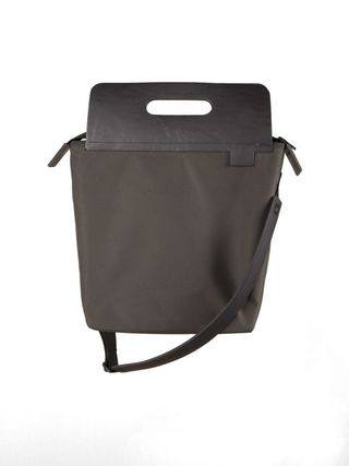 <h2>offenbach | NYC</h2><h3>airbag craftworks</h3>
<p>the everyday bag offenbach bridges genuine leather & technical fabric, tradition & improvement, music lovers and true craftmanship, instead of the often-quoted warm leatherette.
<p>
<div class="shop_page"><a href="http://airbagcraftworks.com/en/shop/1119/A2-NYC"  target="blank"> → Kaufen</a></div>
<div class="salon_page"><a href="http://salon.airbagcraftworks.com/"  target="blank"> → salon.airbagcraftworks.com</a></a>